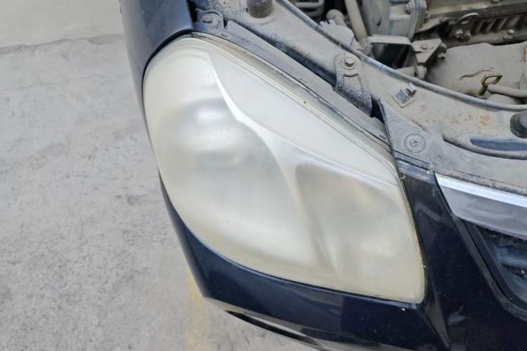 Used Hyundai Tucson 2013 2.0L Automatic Two-Wheel Drive Comfort Version Right Front Headlight
