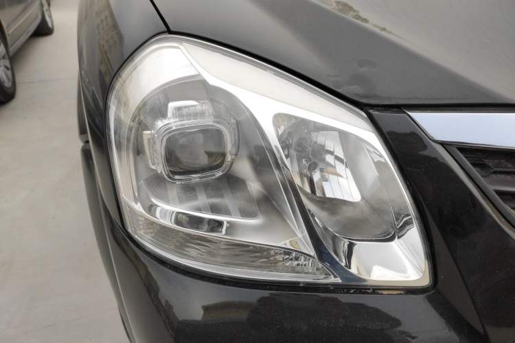 Used Hyundai Tucson 2013 2.0L Manual Two-Wheel Drive Fashion Edition Right Front Headlight