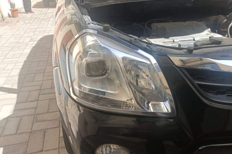 Used Hyundai Tucson 2013 2.0L Automatic Two-Wheel Drive Comfort Version Right Front Headlight