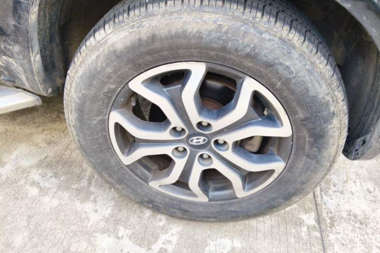 Used Hyundai Tucson 2013 2.0L Manual Two-Wheel Drive Fashion Edition Right Front Wheel Hub