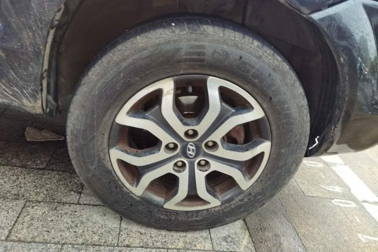 Used Hyundai Tucson 2013 2.0L Manual Two-Wheel Drive Fashion Edition Right Front Wheel Hub