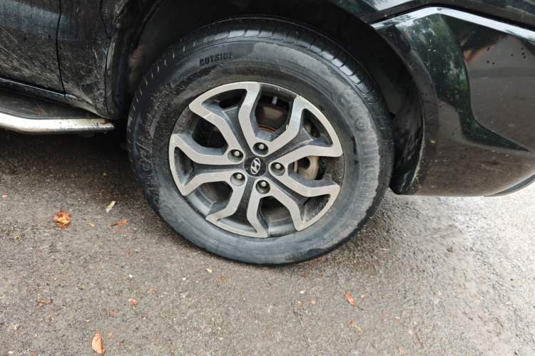 Used Hyundai Tucson 2013 2.0L Manual Two-Wheel Drive Comfort Version Right Front Wheel Hub