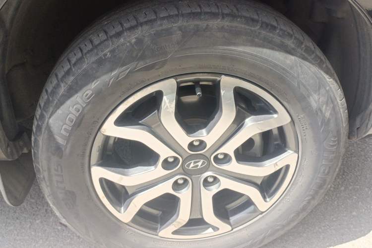 Used Hyundai Tucson 2013 2.0L Manual Two-Wheel Drive Fashion Edition Right Front Wheel Hub
