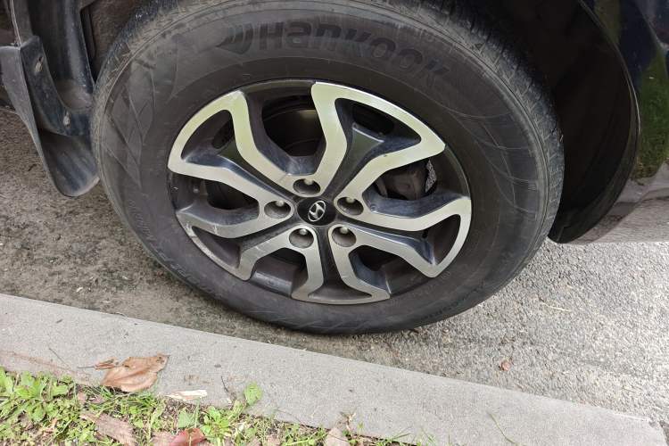 Used Hyundai Tucson 2013 2.0L Manual Two-Wheel Drive Fashion Edition Right Front Wheel Hub