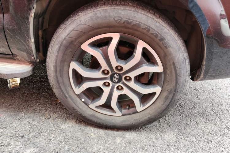 Used Hyundai Tucson 2013 2.0L Automatic Two-Wheel Drive Comfort Version Right Front Wheel Hub