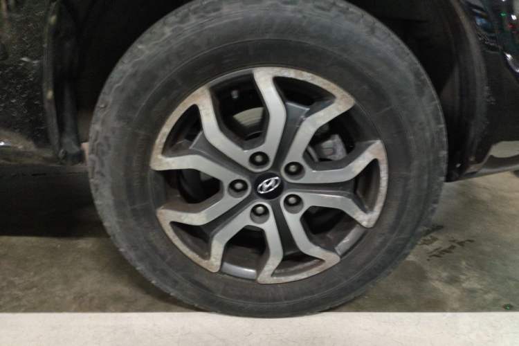 Used Hyundai Tucson 2013 2.0L Manual Two-Wheel Drive Fashion Edition Right Front Wheel Hub