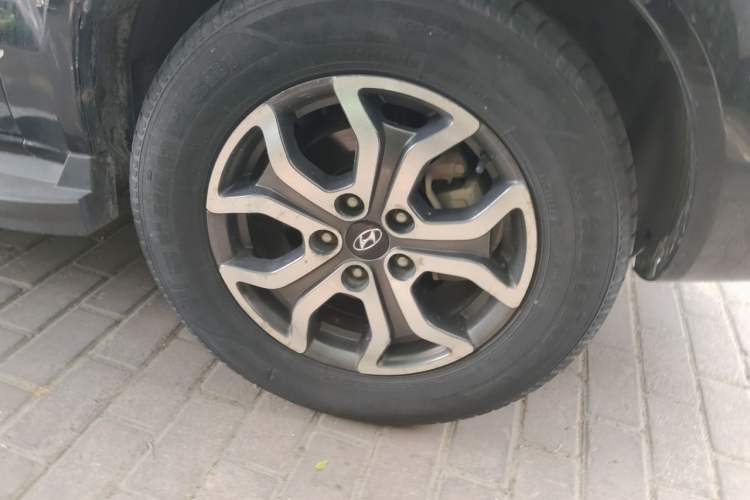 Used Hyundai Tucson 2013 2.0L Manual Two-Wheel Drive Fashion Edition Right Front Wheel Hub