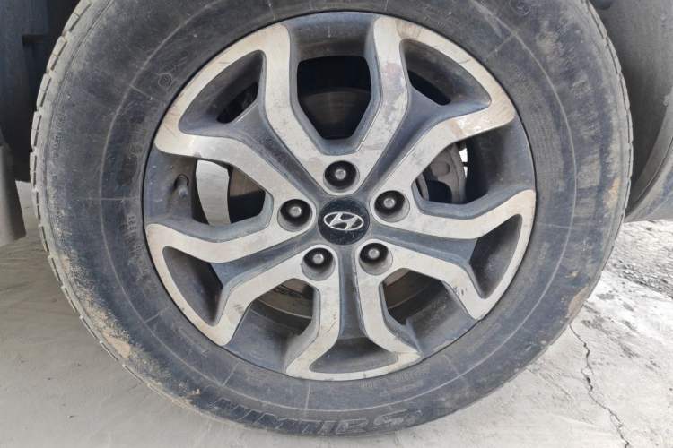 Used Hyundai Tucson 2013 2.0L Manual Two-Wheel Drive Fashion Edition Right Front Wheel Hub