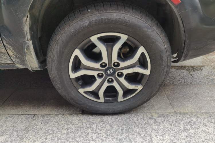 Used Hyundai Tucson 2013 2.0L Manual Two-Wheel Drive Fashion Edition Right Front Wheel Hub