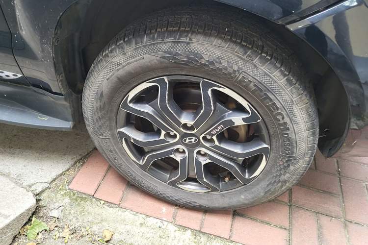 Used Hyundai Tucson 2013 2.0L Manual Two-Wheel Drive Fashion Edition Right Front Wheel Hub