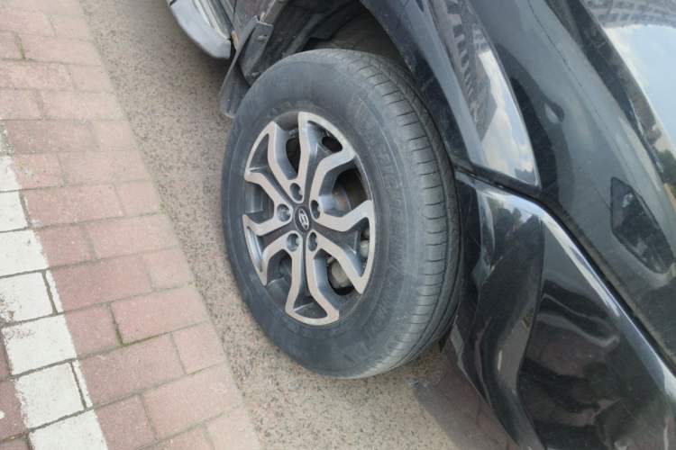 Used Hyundai Tucson 2013 2.0L Manual Two-Wheel Drive Fashion Edition Right Front Wheel Hub
