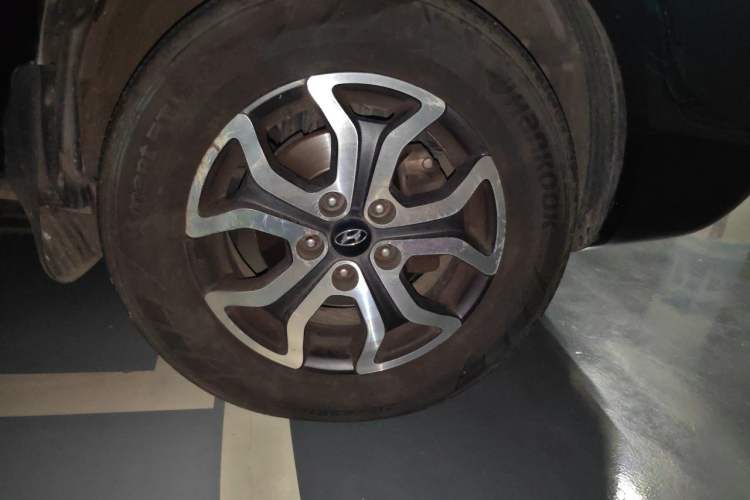 Used Hyundai Tucson 2013 2.0L Manual Two-Wheel Drive Fashion Edition Right Front Wheel Hub