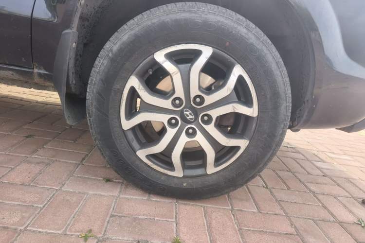 Used Hyundai Tucson 2013 2.0L Manual Two-Wheel Drive Fashion Edition Right Front Wheel Hub