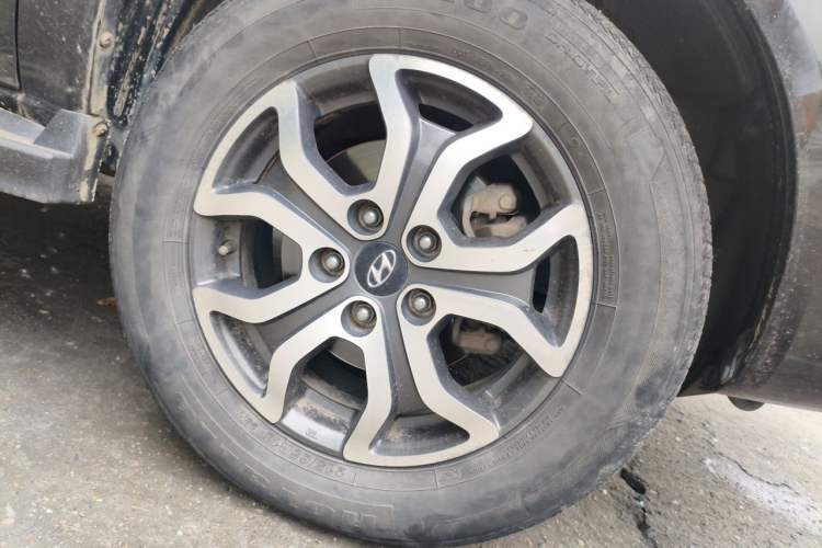 Used Hyundai Tucson 2013 2.0L Manual Two-Wheel Drive Fashion Edition Right Front Wheel Hub