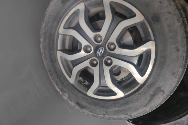 Used Hyundai Tucson 2013 2.0L Manual Two-Wheel Drive Fashion Edition Right Front Wheel Hub