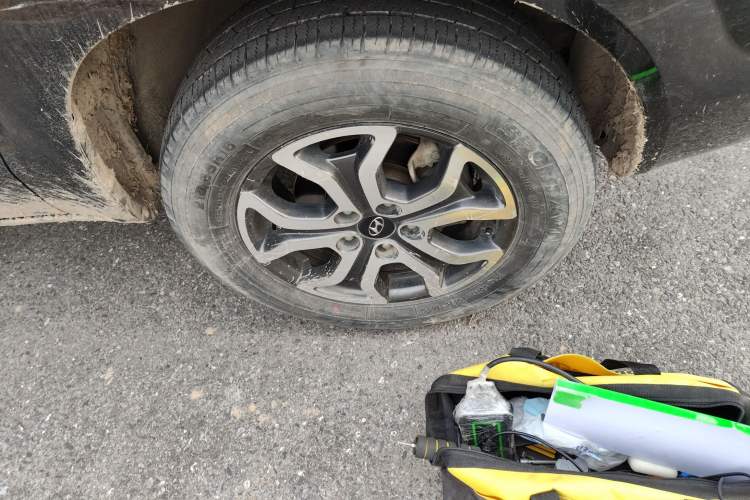 Used Hyundai Tucson 2013 2.0L Automatic Two-Wheel Drive Comfort Version Right Front Wheel Hub