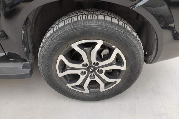 Used Hyundai Tucson 2013 2.0L Manual Two-Wheel Drive Fashion Edition Right Front Wheel Hub