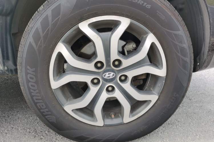 Used Hyundai Tucson 2013 2.0L Manual Two-Wheel Drive Fashion Edition Right Front Wheel Hub