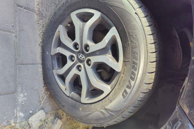 Used Hyundai Tucson 2013 2.0L Manual Two-Wheel Drive Fashion Edition Right Front Wheel Hub