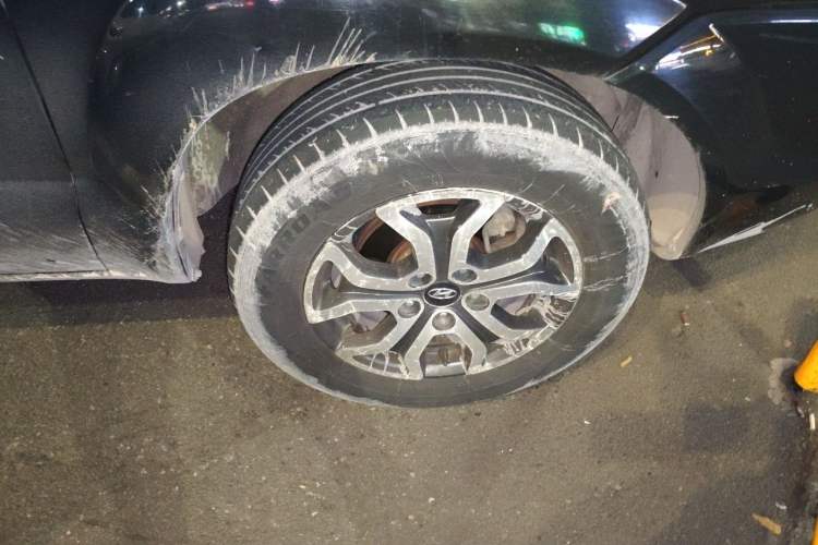 Used Hyundai Tucson 2013 2.0L Automatic Two-Wheel Drive Comfort Version Right Front Wheel Hub