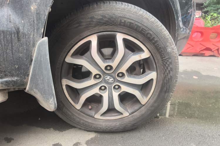 Used Hyundai Tucson 2013 2.0L Manual Two-Wheel Drive Fashion Edition Right Front Wheel Hub