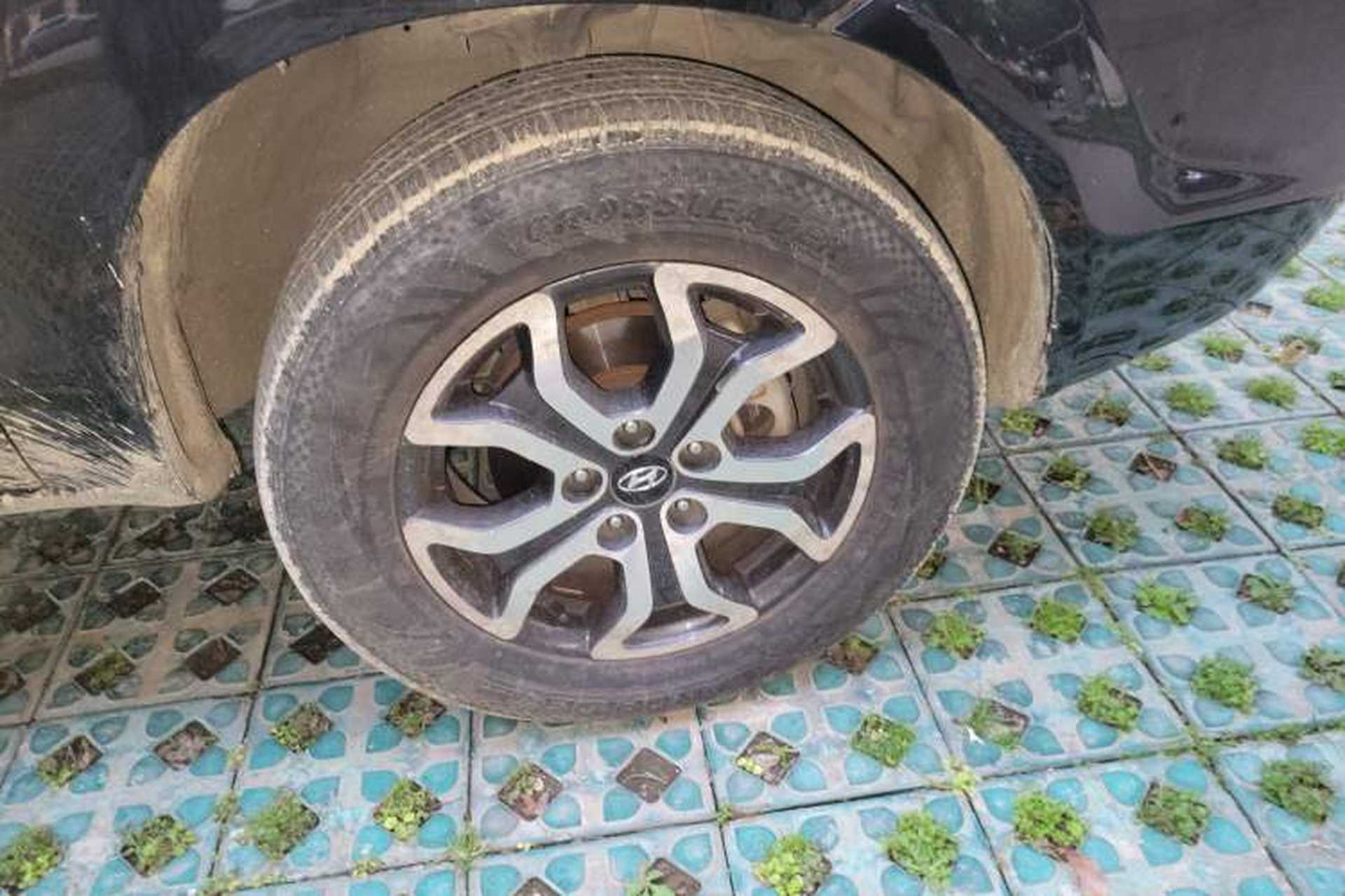 Used Hyundai Tucson 2013 2.0L Automatic Two-Wheel Drive Comfort Version Right Front Wheel Hub