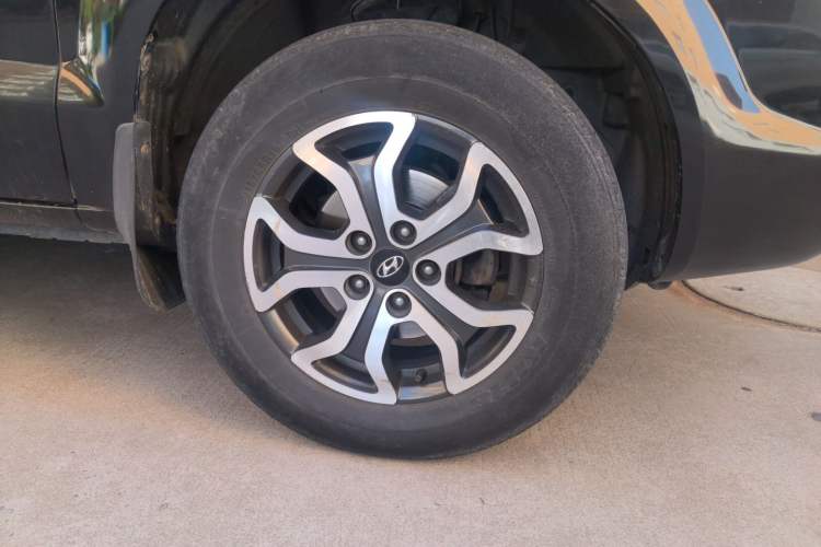 Used Hyundai Tucson 2013 2.0L Manual Two-Wheel Drive Fashion Edition Right Front Wheel Hub