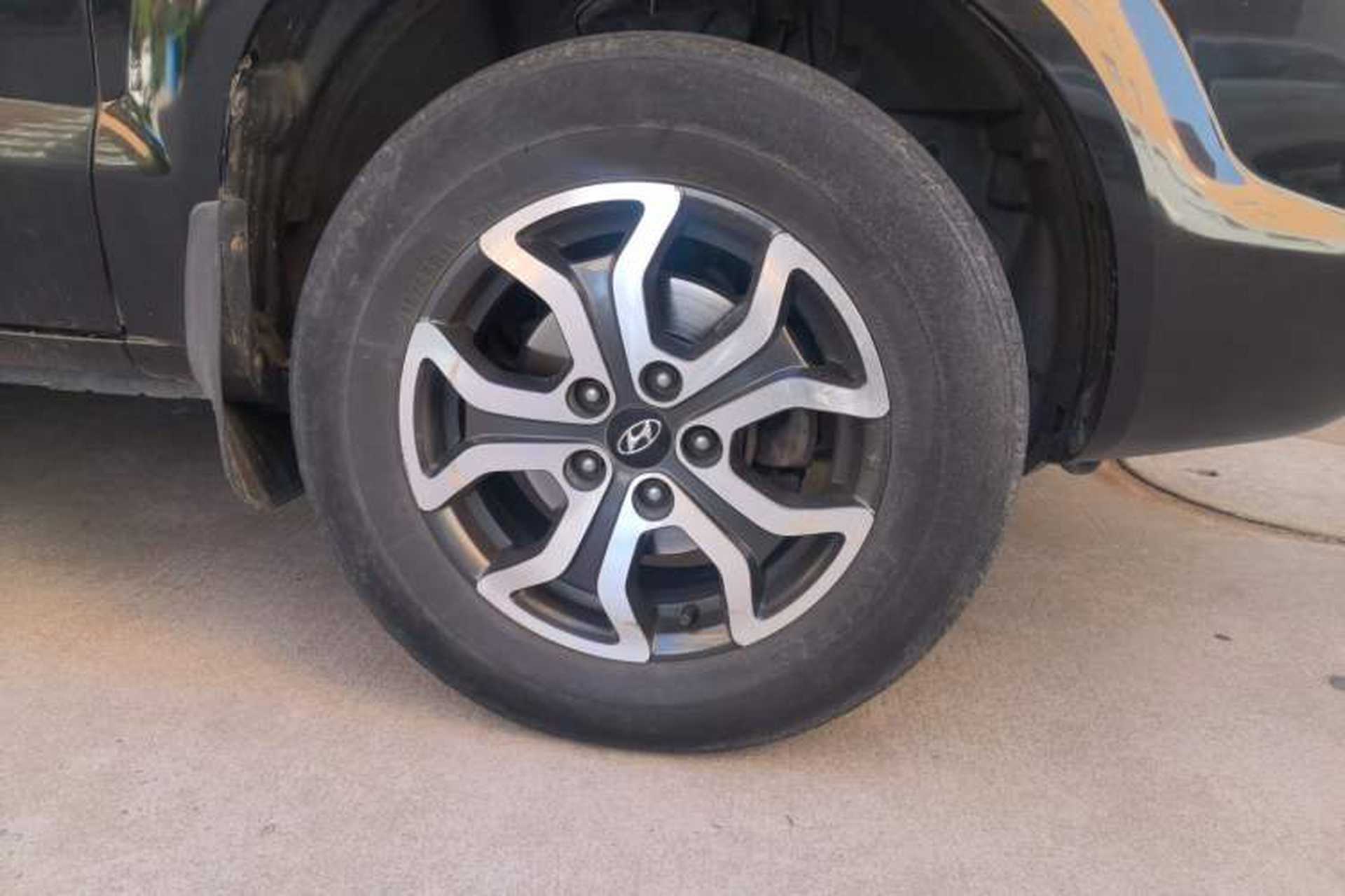 Used Hyundai Tucson 2013 2.0L Manual Two-Wheel Drive Fashion Edition Right Front Wheel Hub