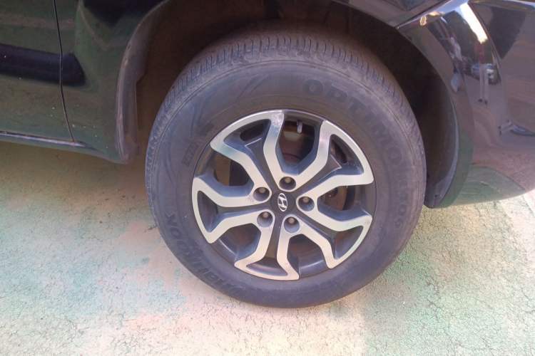 Used Hyundai Tucson 2013 2.0L Manual Two-Wheel Drive Fashion Edition Right Front Wheel Hub