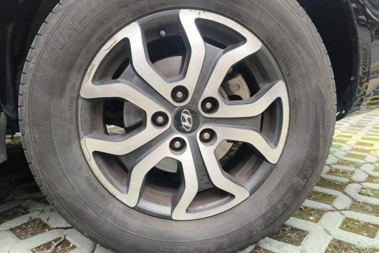 Used Hyundai Tucson 2013 2.0L Manual Two-Wheel Drive Fashion Edition Right Front Wheel Hub