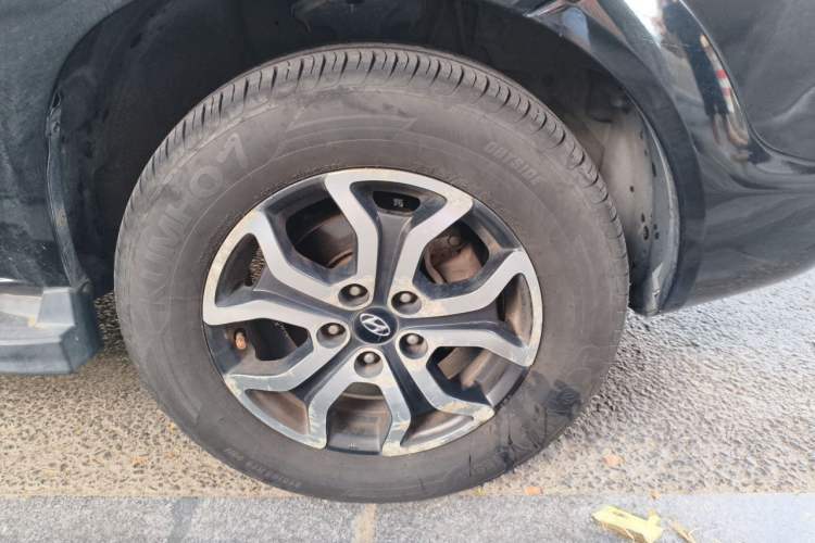 Used Hyundai Tucson 2013 2.0L Manual Two-Wheel Drive Fashion Edition Right Front Wheel Hub