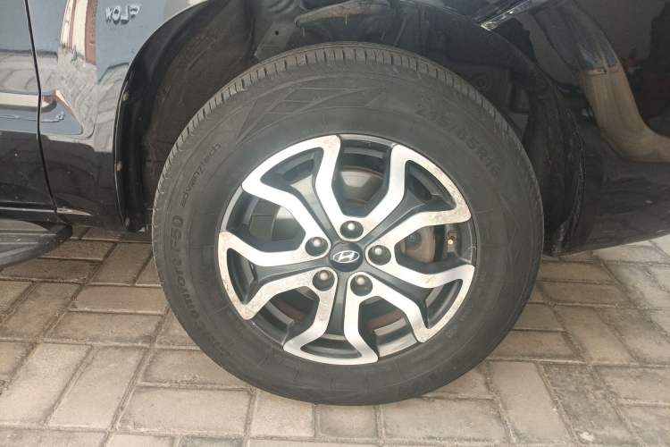 Used Hyundai Tucson 2013 2.0L Automatic Two-Wheel Drive Comfort Version Right Front Wheel Hub
