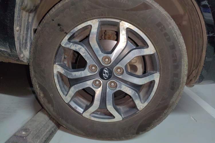 Used Hyundai Tucson 2013 2.0L Manual Two-Wheel Drive Fashion Edition Right Front Wheel Hub