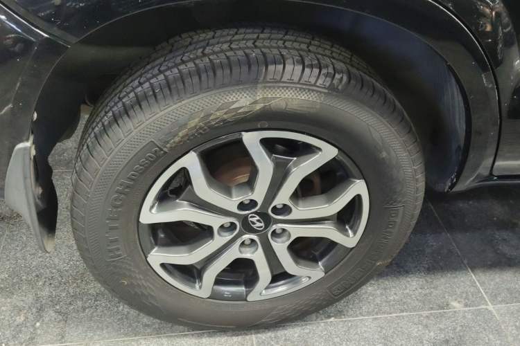 Used Hyundai Tucson 2013 2.0L Manual Two-Wheel Drive Fashion Edition Right Rear Wheel Hub