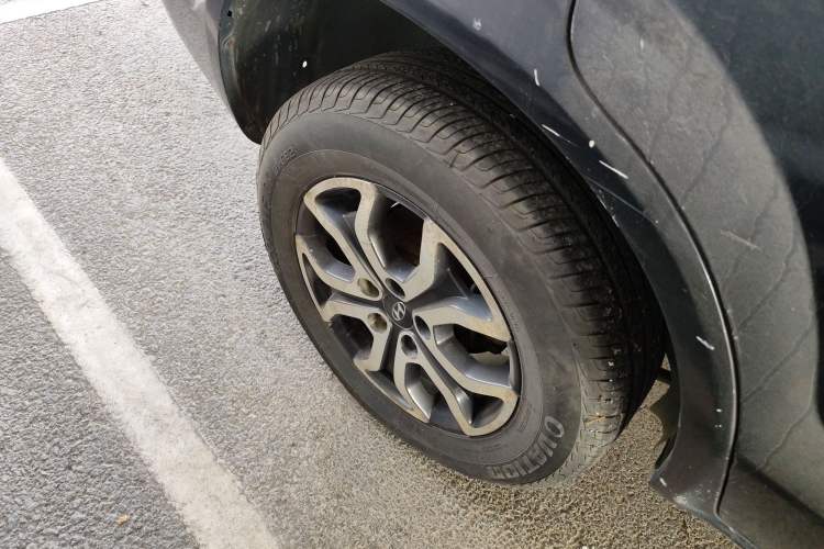 Used Hyundai Tucson 2013 2.0L Automatic Two-Wheel Drive Comfort Version Right Rear Wheel Hub