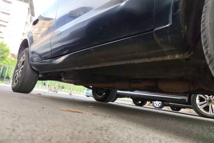 Used Hyundai Tucson 2013 2.0L Automatic Two-Wheel Drive Comfort Version Right Side Sill