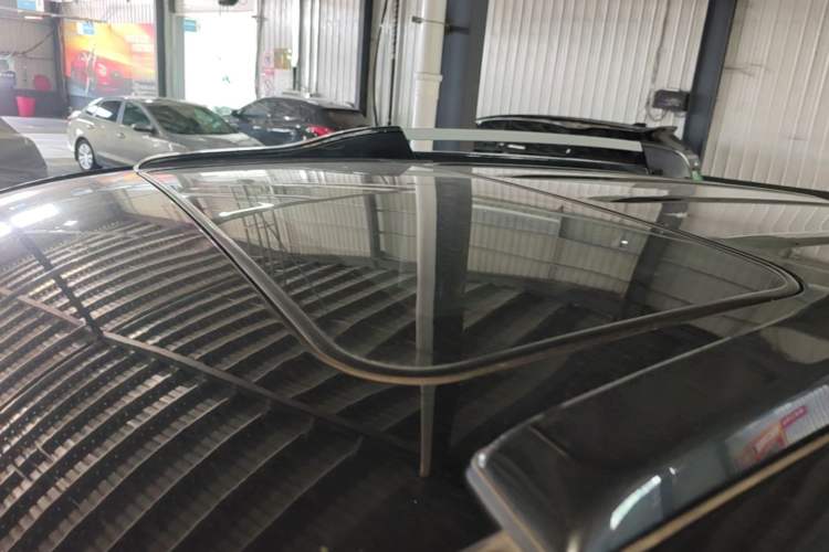 Used Hyundai Tucson 2013 2.0L Manual Two-Wheel Drive Fashion Edition Roof