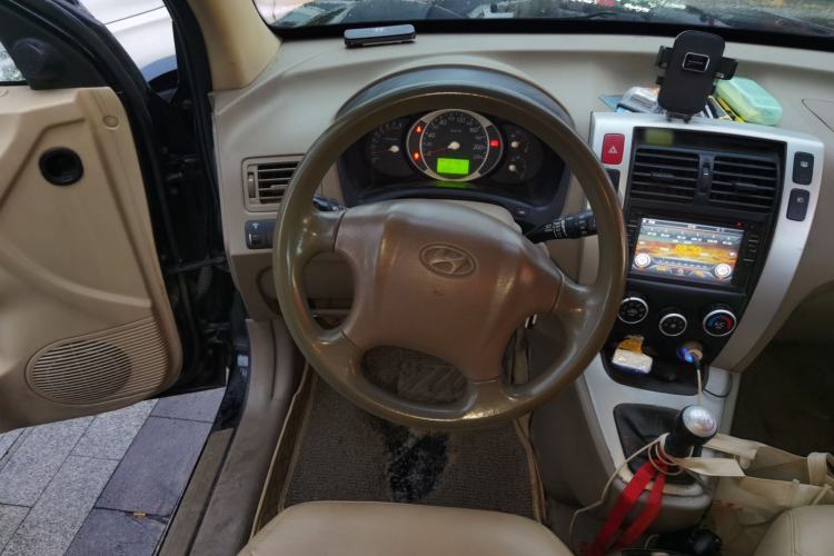 Used Hyundai Tucson 2013 2.0L Manual Two-Wheel Drive Fashion Edition Steering Wheel