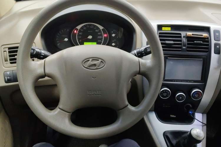Used Hyundai Tucson 2013 2.0L Manual Two-Wheel Drive Fashion Edition Steering Wheel