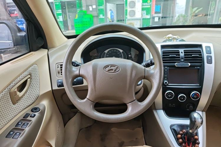 Used Hyundai Tucson 2013 2.0L Manual Two-Wheel Drive Fashion Edition Steering Wheel