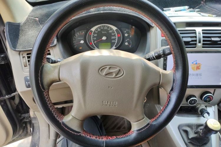 Used Hyundai Tucson 2013 2.0L Manual Two-Wheel Drive Fashion Edition Steering Wheel