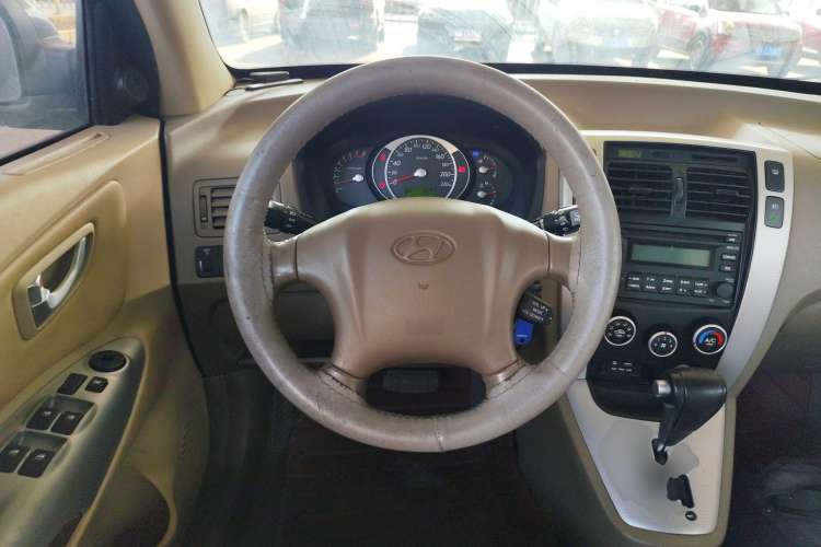 Used Hyundai Tucson 2013 2.0L Automatic Two-Wheel Drive Comfort Version Steering Wheel