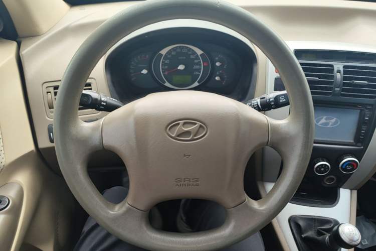 Used Hyundai Tucson 2013 2.0L Manual Two-Wheel Drive Fashion Edition Steering Wheel