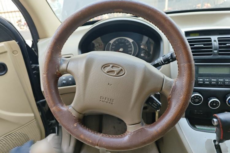 Used Hyundai Tucson 2013 2.0L Automatic Two-Wheel Drive Comfort Version Steering Wheel