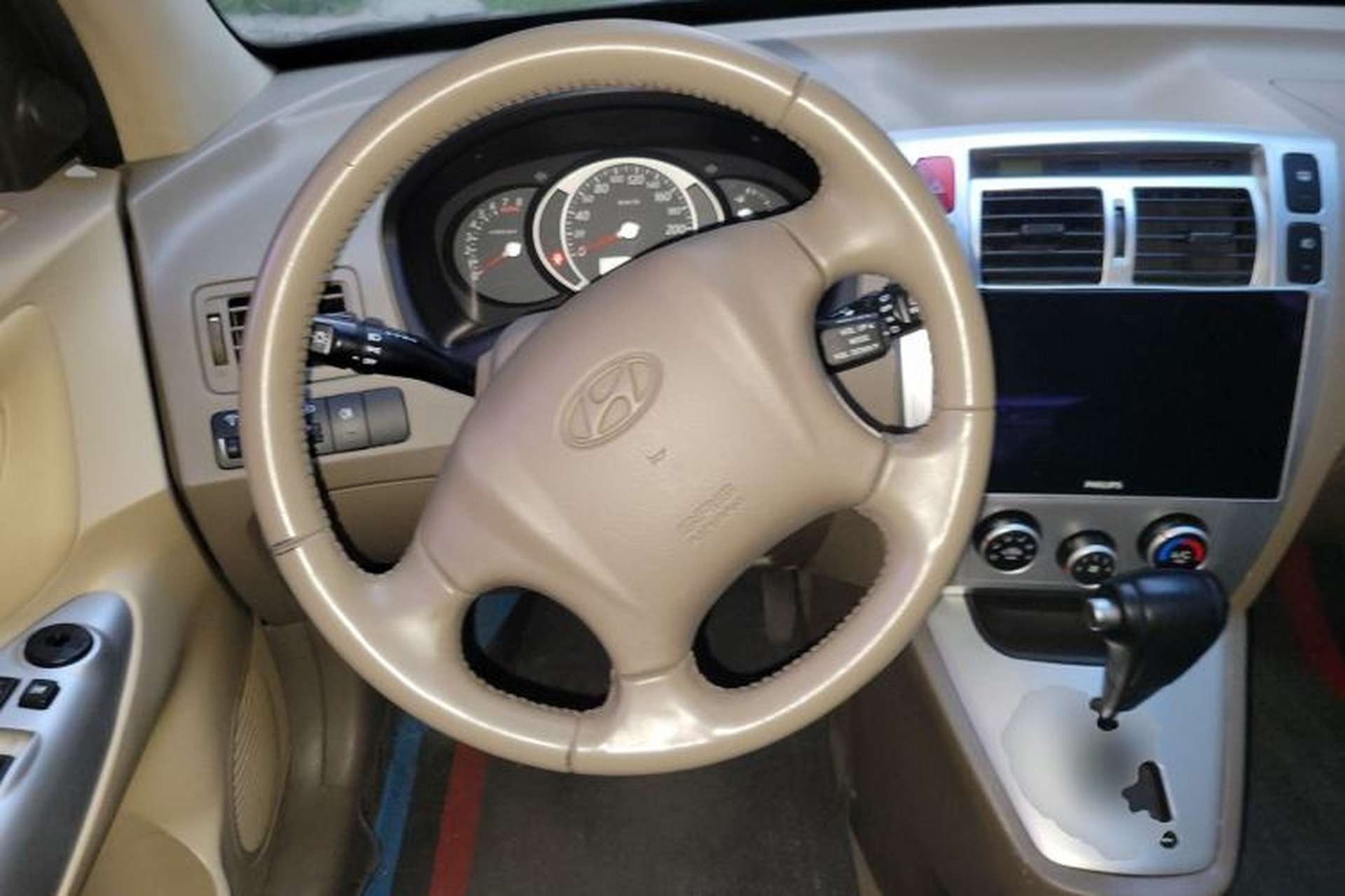 Used Hyundai Tucson 2013 2.0L Automatic Two-Wheel Drive Comfort Version Steering Wheel