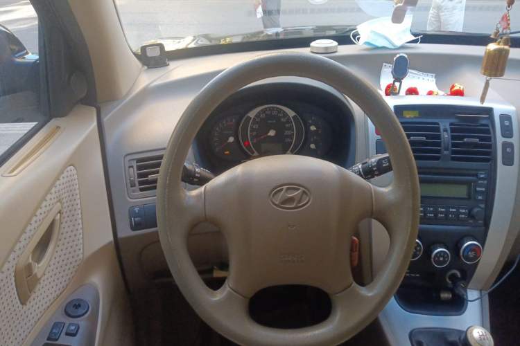 Used Hyundai Tucson 2013 2.0L Manual Two-Wheel Drive Fashion Edition Steering Wheel