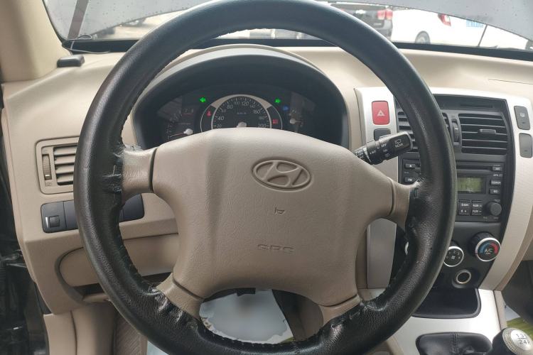 Used Hyundai Tucson 2013 2.0L Manual Two-Wheel Drive Fashion Edition Steering Wheel