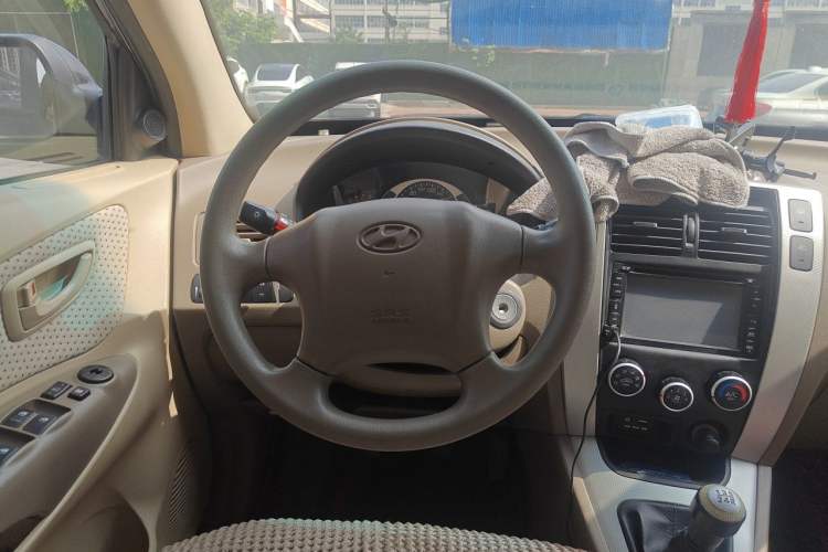Used Hyundai Tucson 2013 2.0L Manual Two-Wheel Drive Fashion Edition Steering Wheel