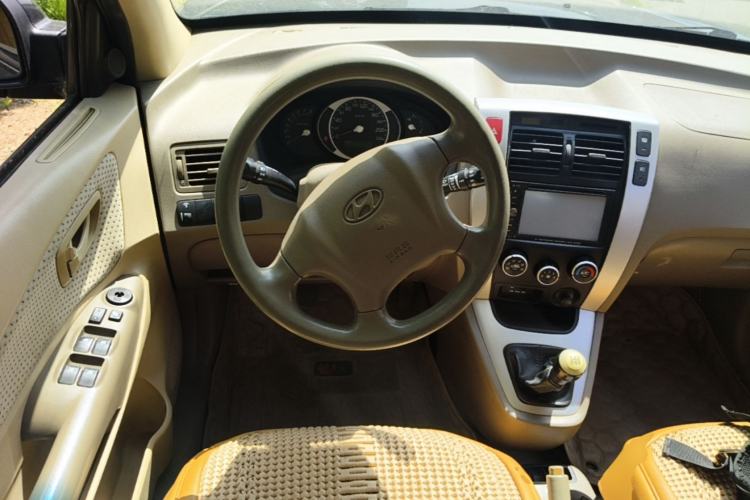 Used Hyundai Tucson 2013 2.0L Manual Two-Wheel Drive Fashion Edition Steering Wheel
