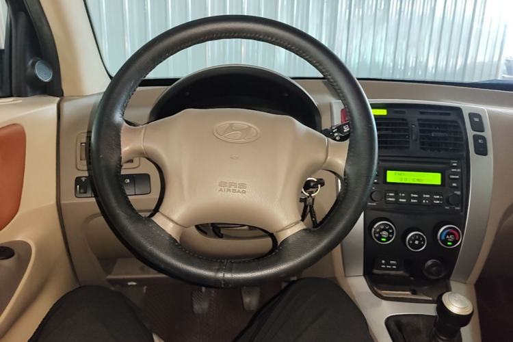 Used Hyundai Tucson 2013 2.0L Manual Two-Wheel Drive Fashion Edition Steering Wheel